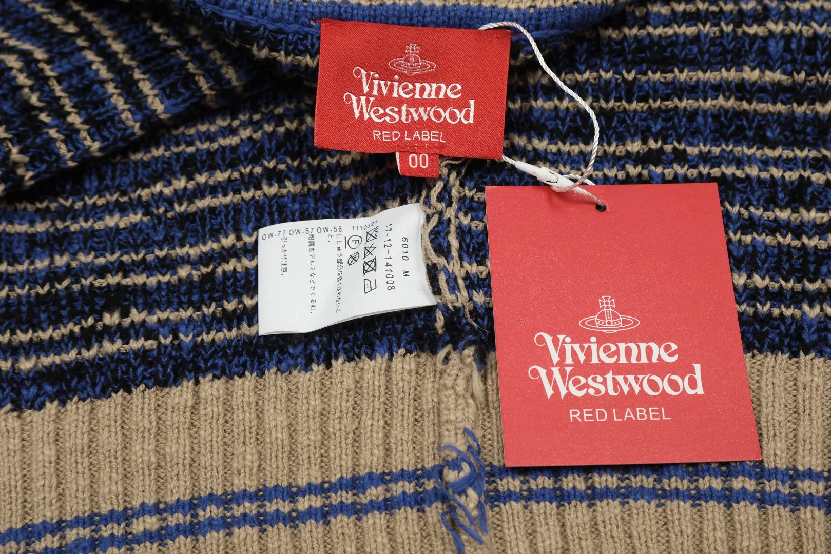 VIVI123 vivienne west wood Tokyo limited show in October 24 is coming. Really good-looking. 5 colors of different threads interlaced and woven. Embroidered logo LoGo icon. Big letter buttons. West Queen Vivienne heavy industry show limited cardigan. Knitted sweater wool. 2024 autumn latest style. Size: S -M- L. Color: brown, blue and purple.